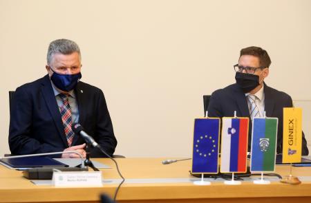 PODPIS POGODBE 07 FOTO LJUBO VUKELIČ